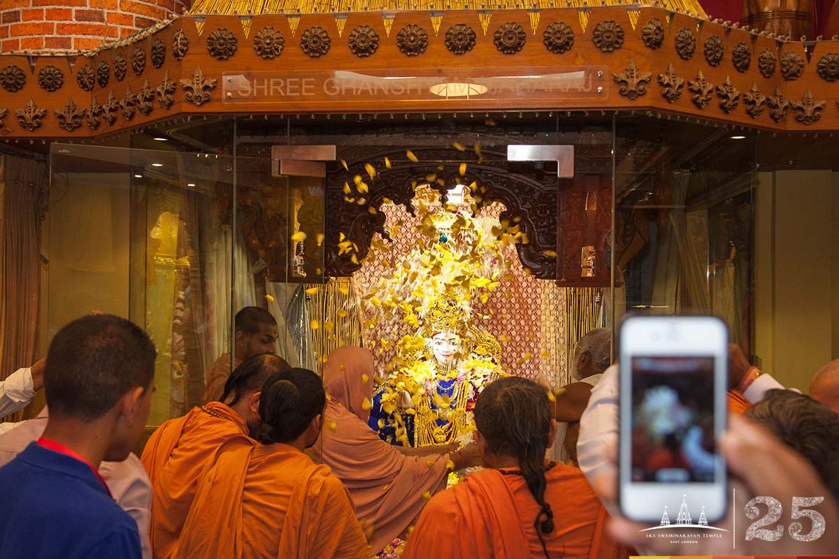 ©1987-2017 SKS Swaminarayan Temple East London
